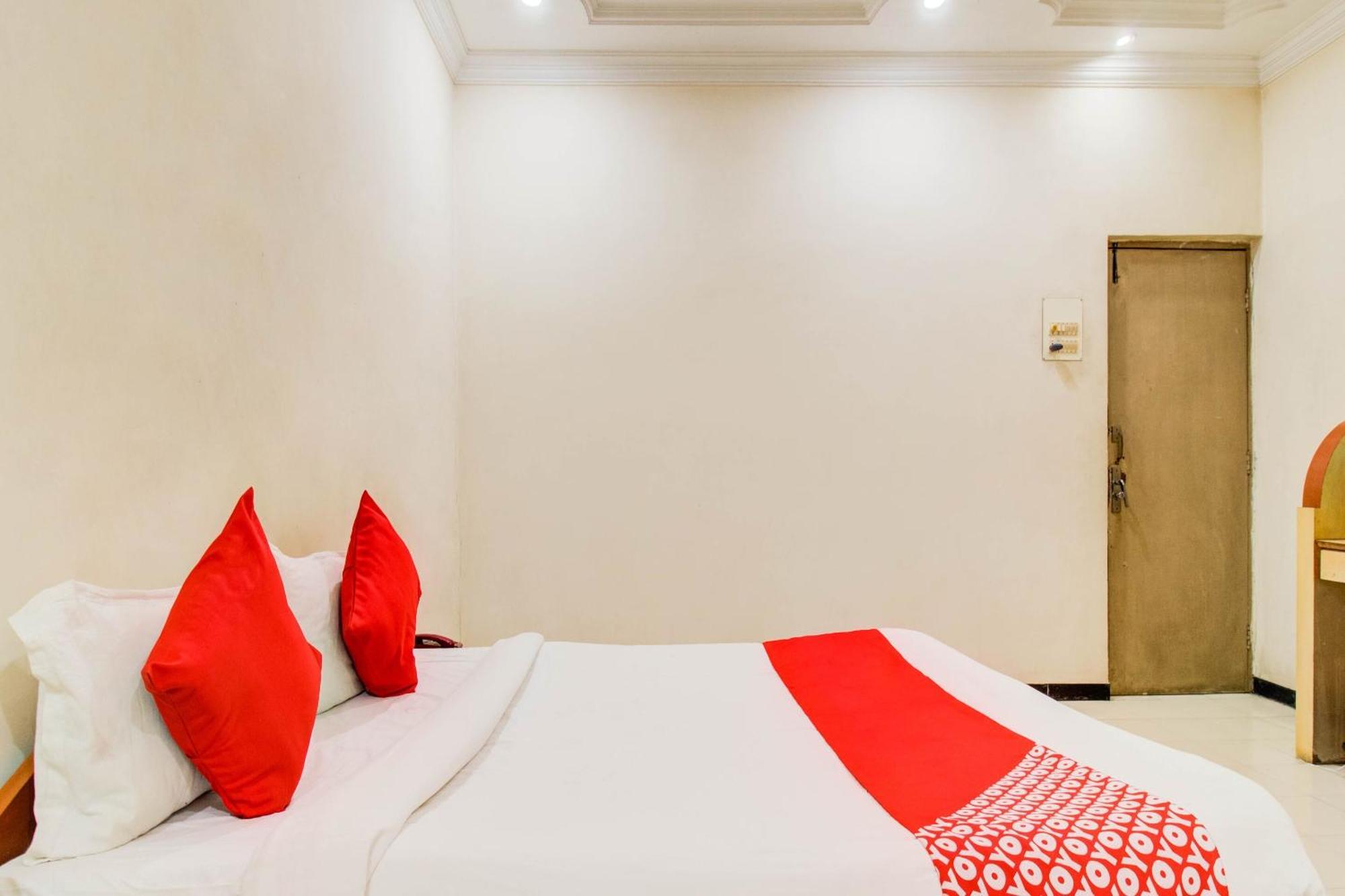 נאסיק Hotel O Sri Jai Palace מראה חיצוני תמונה